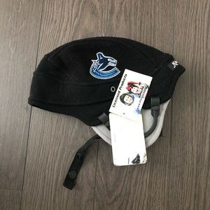 NWT Vancouver Canucks fleece helmet toque